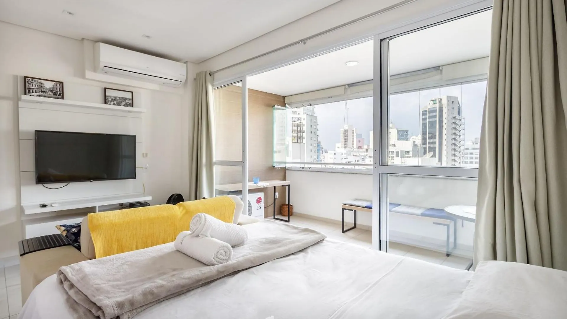 Apartment Studio C/ Piscina Proximo A Catedral Da Se Cgf135 São Paulo
