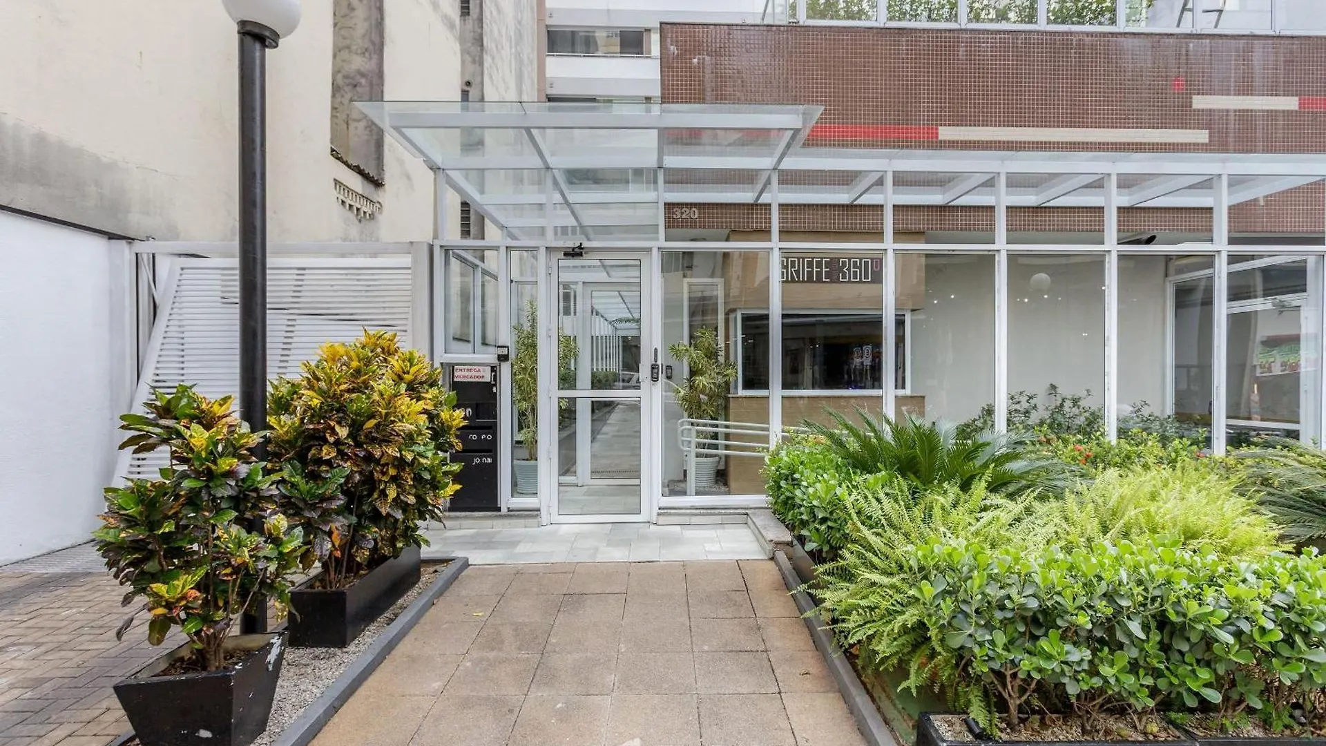 Studio C/ Piscina Proximo A Catedral Da Se Cgf135 São Paulo